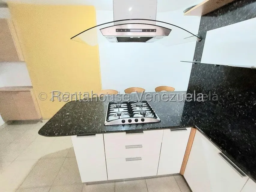 Apartamento (1 Nivel) en Alquiler en Los Palos Grandes, Distrito Metropolitano - 12