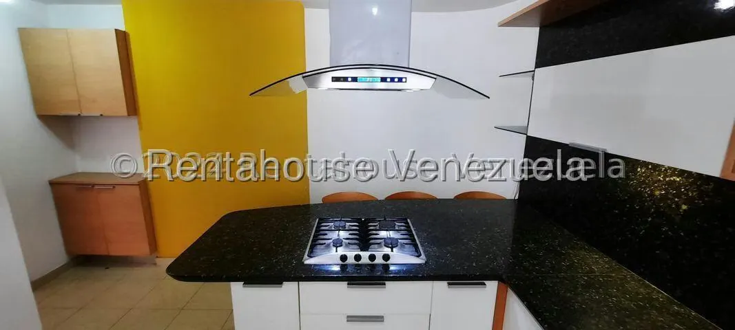 Apartamento (1 Nivel) en Alquiler en Los Palos Grandes, Distrito Metropolitano - 13