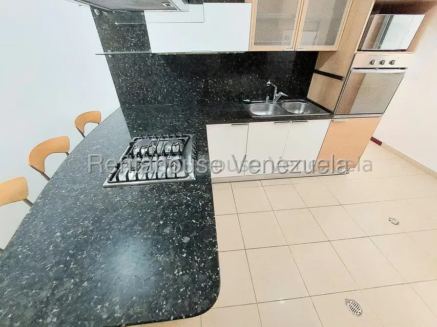 Apartamento (1 Nivel) en Alquiler en Los Palos Grandes, Distrito Metropolitano - 14