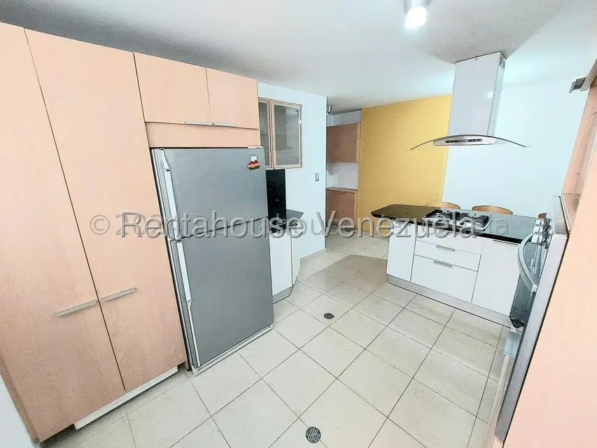Apartamento (1 Nivel) en Alquiler en Los Palos Grandes, Distrito Metropolitano - 15