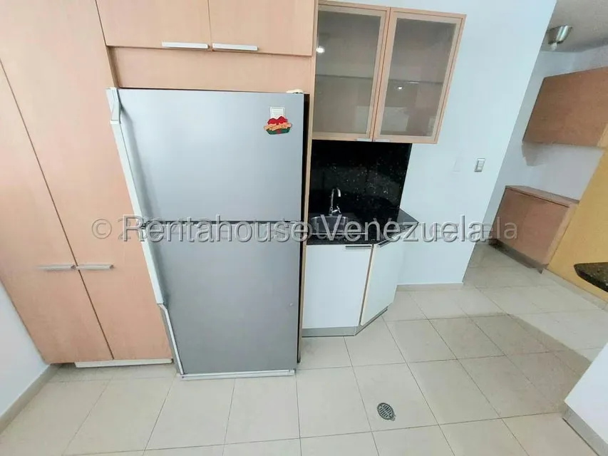 Apartamento (1 Nivel) en Alquiler en Los Palos Grandes, Distrito Metropolitano - 16
