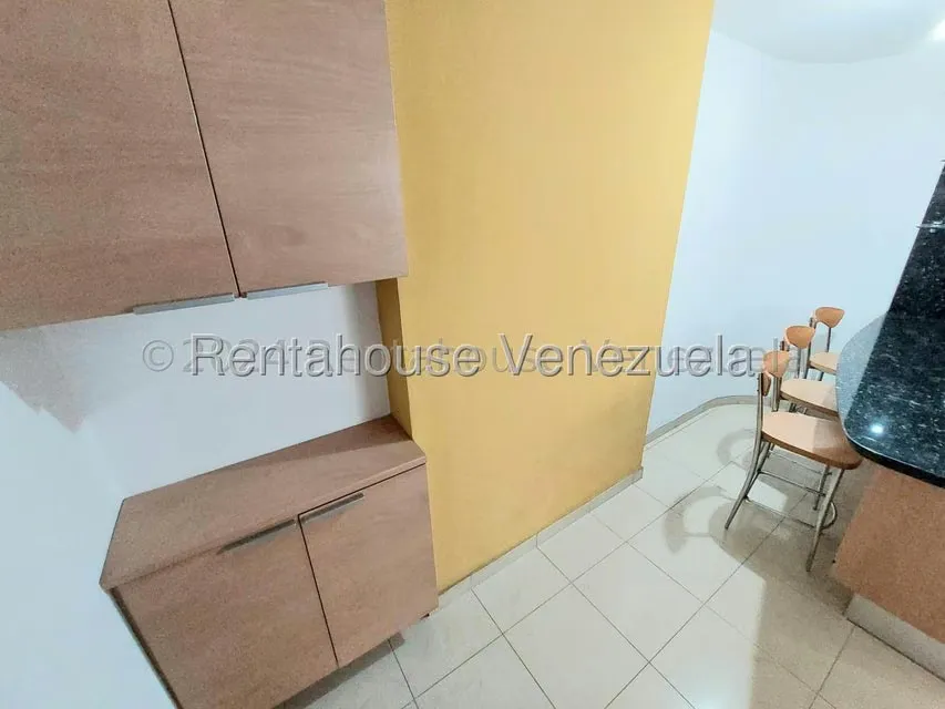 Apartamento (1 Nivel) en Alquiler en Los Palos Grandes, Distrito Metropolitano - 17
