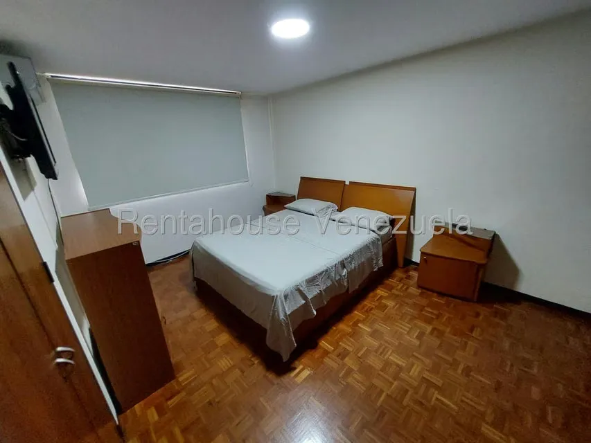 Apartamento (1 Nivel) en Alquiler en Los Palos Grandes, Distrito Metropolitano - 18
