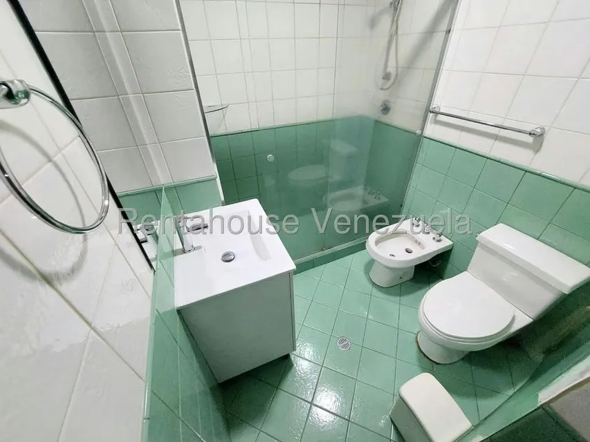 Apartamento (1 Nivel) en Alquiler en Los Palos Grandes, Distrito Metropolitano - 20
