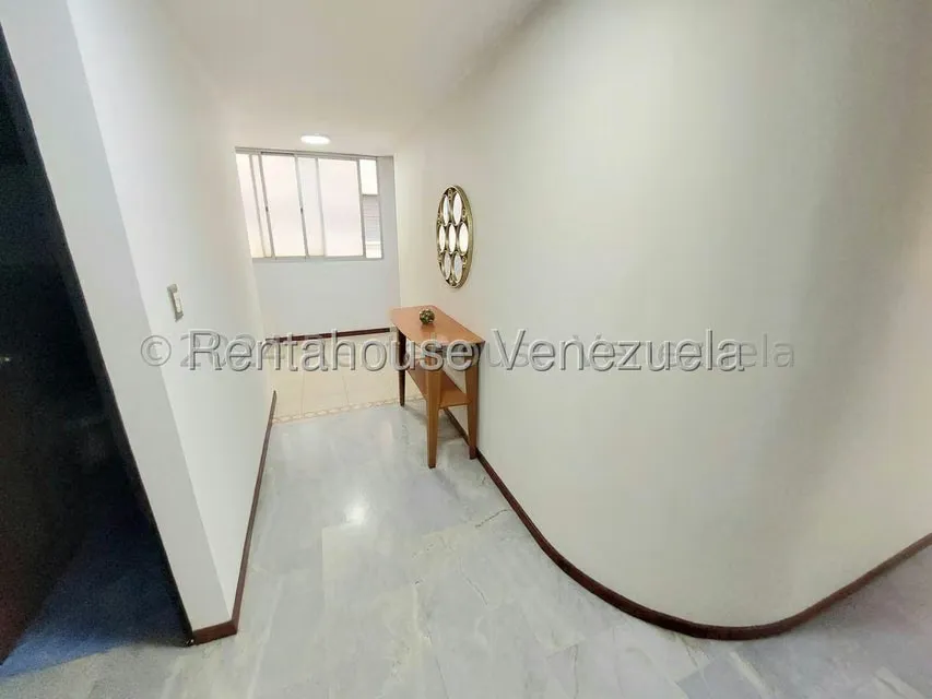 Apartamento (1 Nivel) en Alquiler en Los Palos Grandes, Distrito Metropolitano - 2