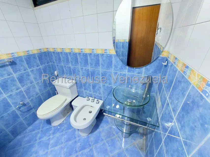 Apartamento (1 Nivel) en Alquiler en Los Palos Grandes, Distrito Metropolitano - 24