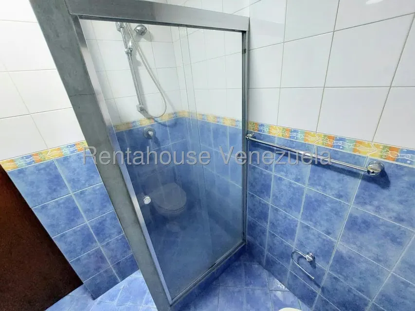 Apartamento (1 Nivel) en Alquiler en Los Palos Grandes, Distrito Metropolitano - 25