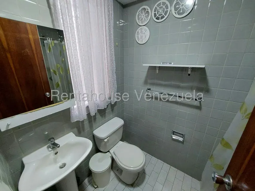 Apartamento (1 Nivel) en Alquiler en Los Palos Grandes, Distrito Metropolitano - 28