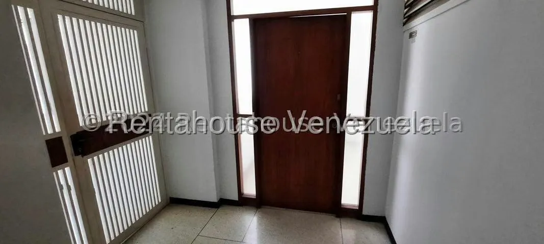 Apartamento (1 Nivel) en Alquiler en Los Palos Grandes, Distrito Metropolitano - 29