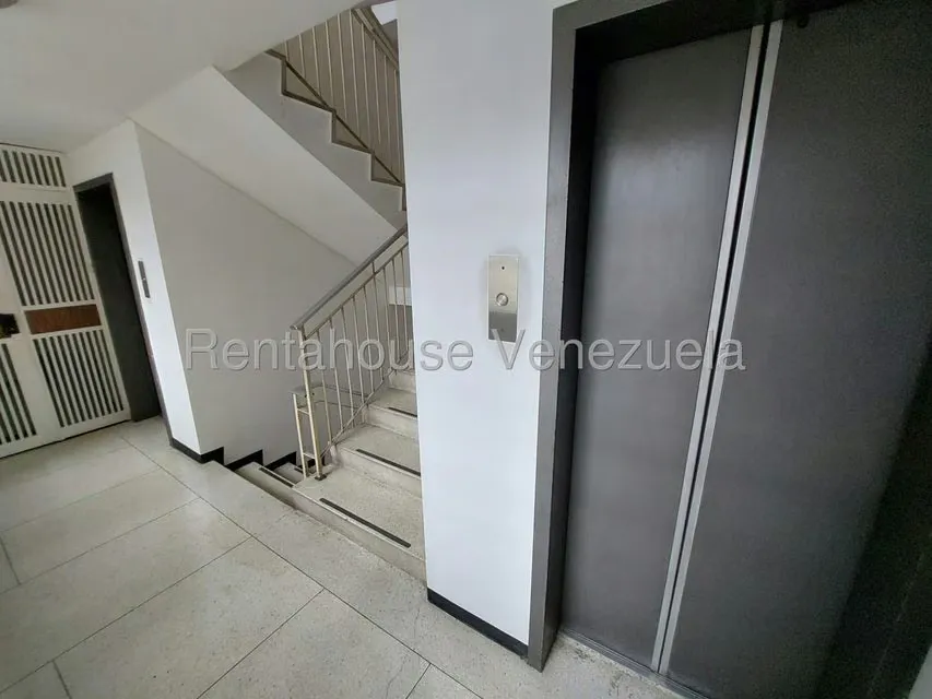 Apartamento (1 Nivel) en Alquiler en Los Palos Grandes, Distrito Metropolitano - 30