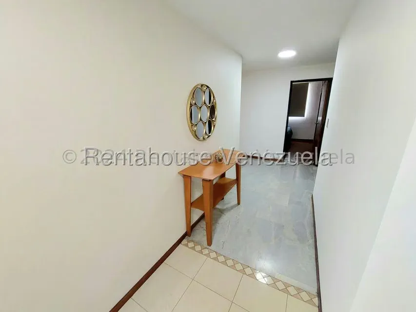 Apartamento (1 Nivel) en Alquiler en Los Palos Grandes, Distrito Metropolitano - 3