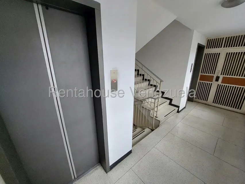 Apartamento (1 Nivel) en Alquiler en Los Palos Grandes, Distrito Metropolitano - 31