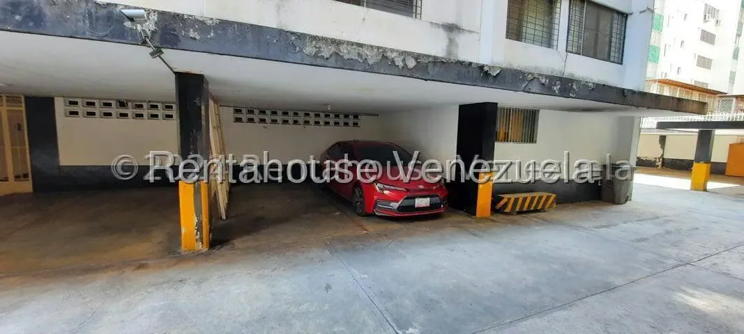 Apartamento (1 Nivel) en Alquiler en Los Palos Grandes, Distrito Metropolitano - 36