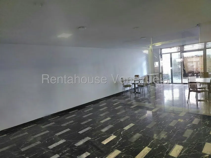 Apartamento (1 Nivel) en Alquiler en Los Palos Grandes, Distrito Metropolitano - 39