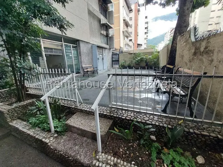 Apartamento (1 Nivel) en Alquiler en Los Palos Grandes, Distrito Metropolitano - 40