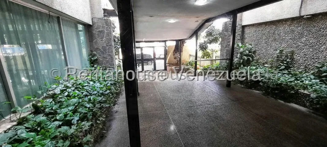 Apartamento (1 Nivel) en Alquiler en Los Palos Grandes, Distrito Metropolitano - 41