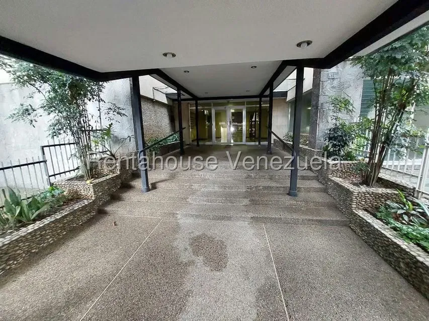 Apartamento (1 Nivel) en Alquiler en Los Palos Grandes, Distrito Metropolitano - 42