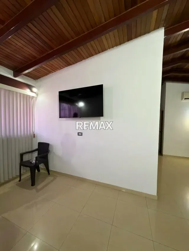 Se vende apartamento Urb la laguna - 2