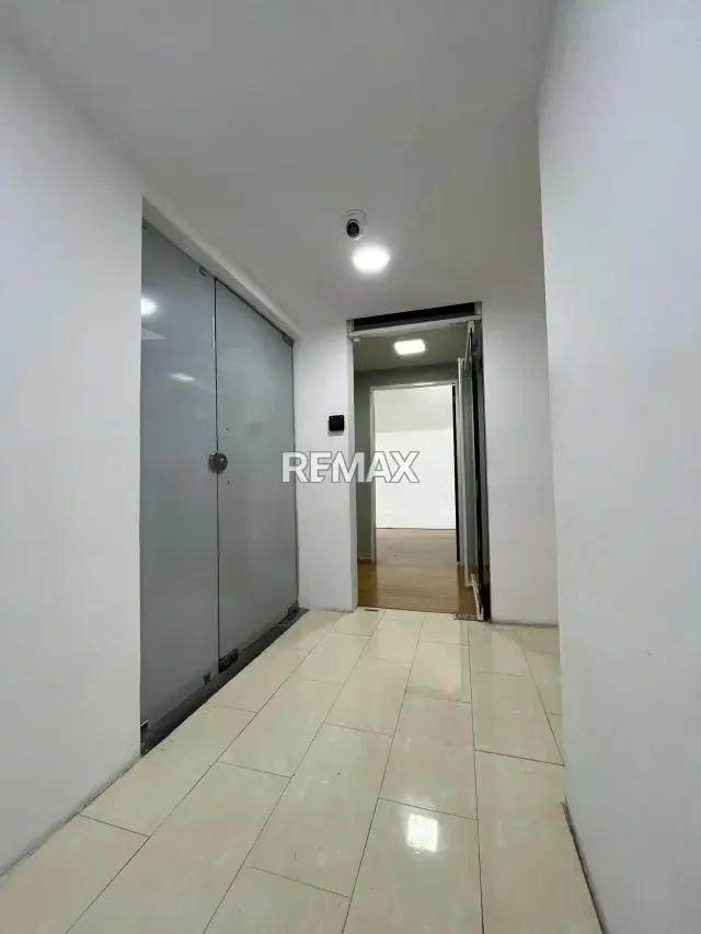 OFICINA EN VENTA EN LOS DOS CAMINOS - 4