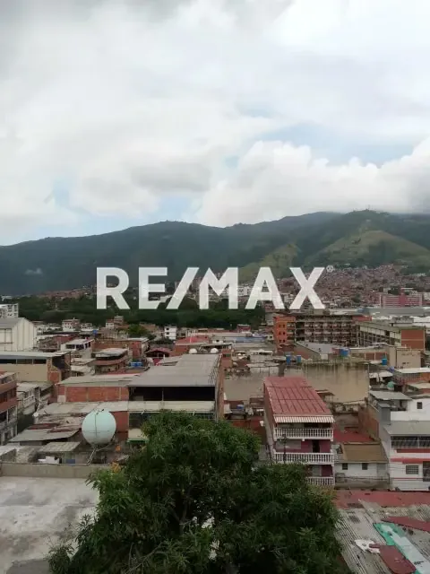 Casa, Local Comercial y Fondo de Comercio en Venta Los Flores de Catia 23 de Enero Caracas - 6