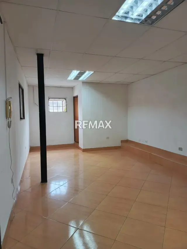 Local comercial en alquiler Ubicado en la calle 6 entre AV. 9 y av. Bolívar - 2