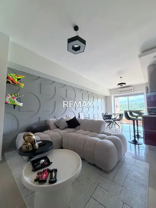 Venta de Exclusivo Apartamento en Resd. Balcones del Viento Tazajal Naguanagua - 2