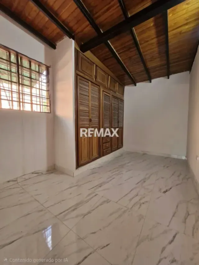Se vende amplia y cómoda casa con terreno propio ubicada en la estratégica zona de la Carrera 5 en Arjona - 8