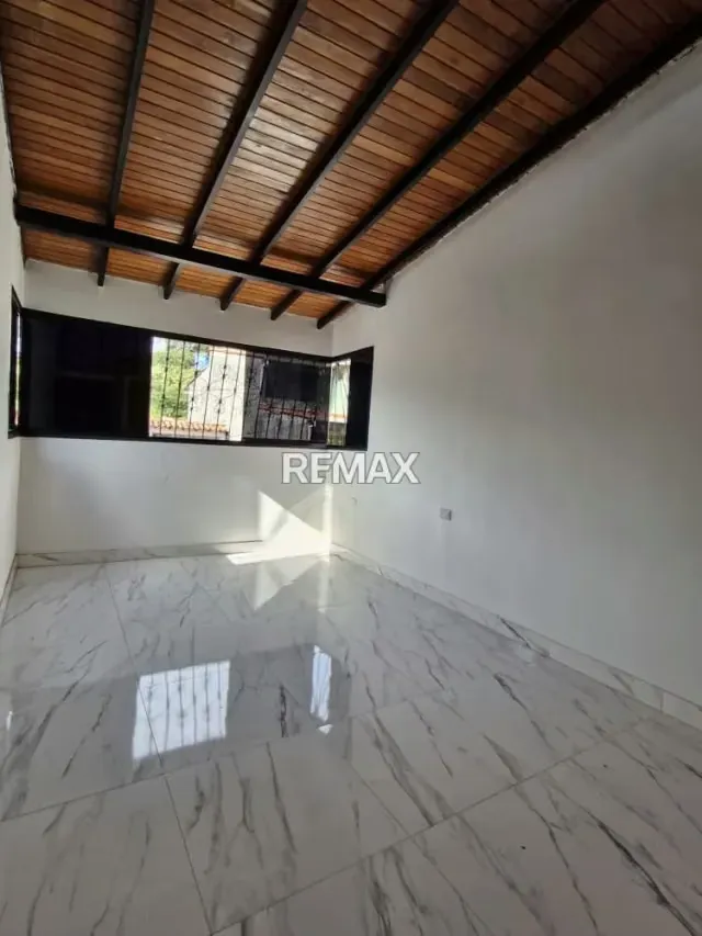 Se vende amplia y cómoda casa con terreno propio ubicada en la estratégica zona de la Carrera 5 en Arjona - 10