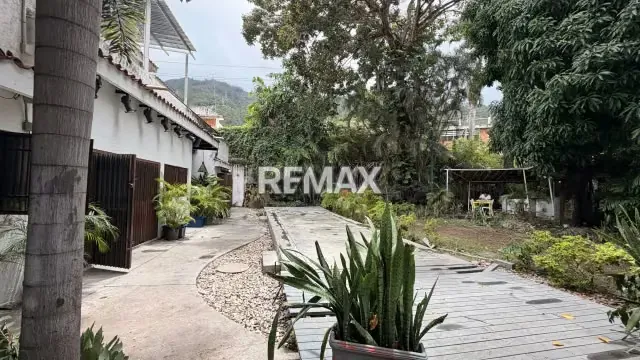 Casa Comercial En Alta Florida En Venta y Alquiler , 699m2 de construcción y 933 de terreno - 3