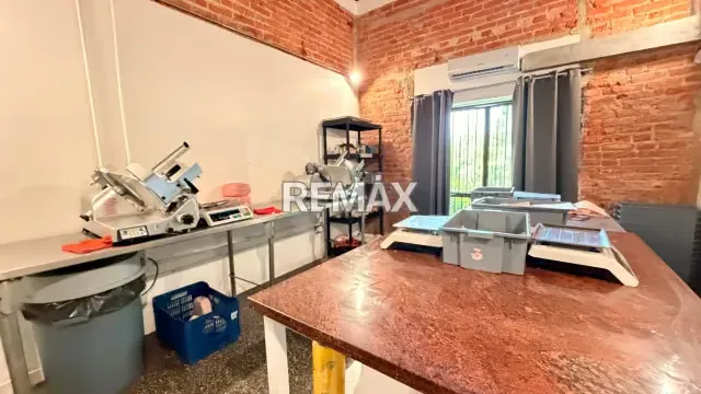 Casa Comercial En Alta Florida En Venta y Alquiler , 699m2 de construcción y 933 de terreno - 7