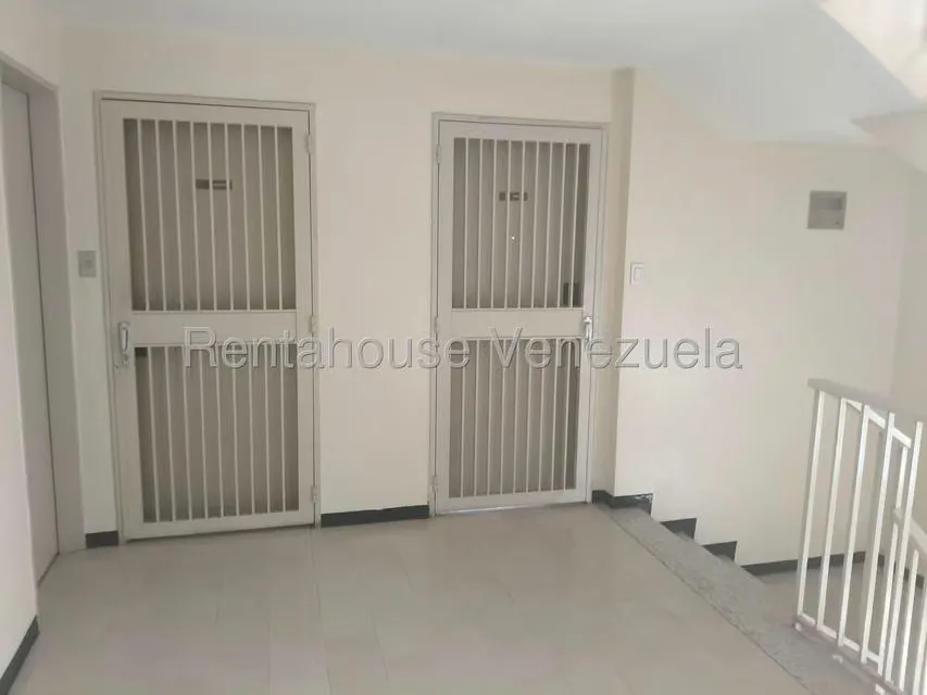 Apartamento (1 Nivel) en Venta en Terrazas del Avila, Distrito Metropolitano - 2