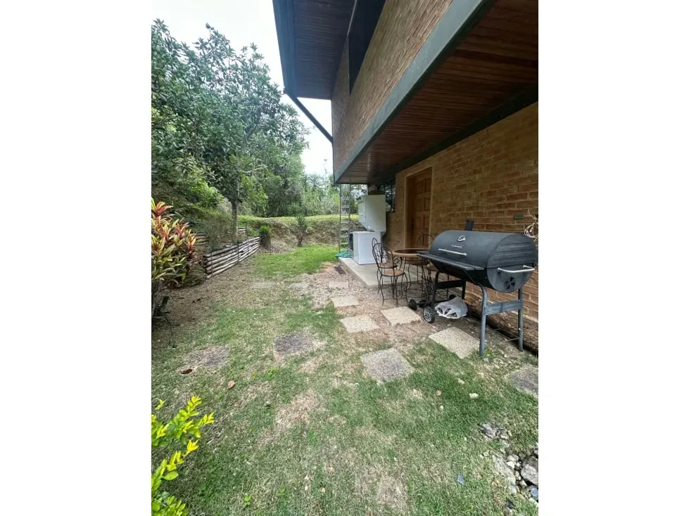 Vendo casa c/jardin en calle cerrada 337m2 Villanueva del Hatiilo 9005 - 11