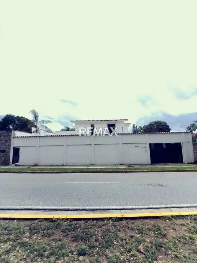Venta Casa quinta Comercial a Remodelar av principal pie de calle