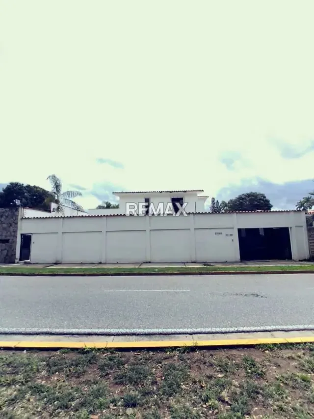 Venta Casa quinta Comercial a Remodelar av principal pie de calle