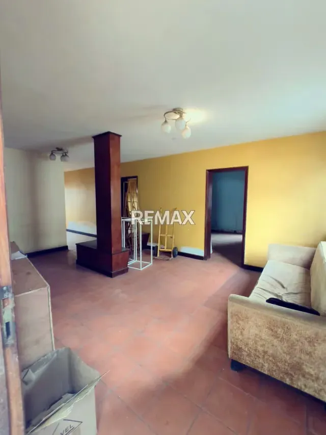 Venta Casa quinta Comercial a Remodelar av principal pie de calle - 8