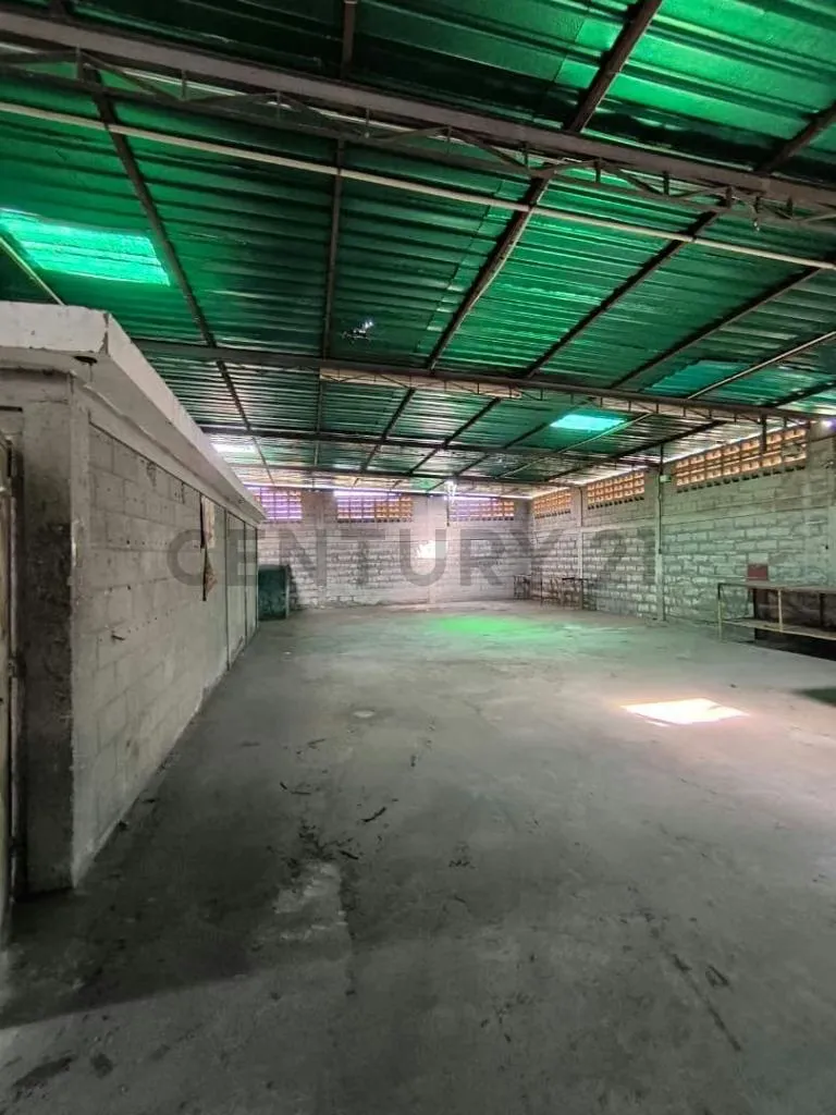 Se vende casa para restaurar con Galpon de 874 m2, Sector 24 de Julio - 8