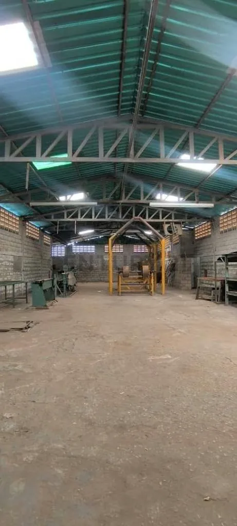 Se vende casa para restaurar con Galpon de 874 m2, Sector 24 de Julio - 10