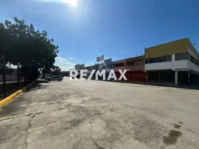 Local En Venta En San Diego Castillito Diagonal a Don Julio Centeno Equipado
