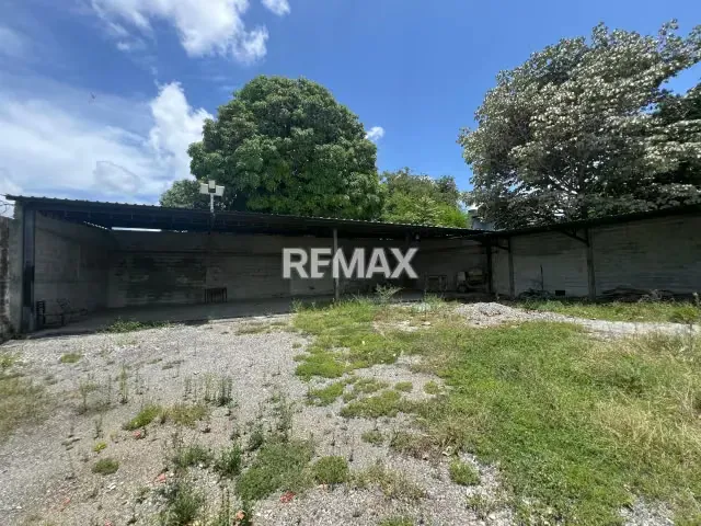 Local Comercial con Amplio Terreno en el Centro de Acarigua - 3