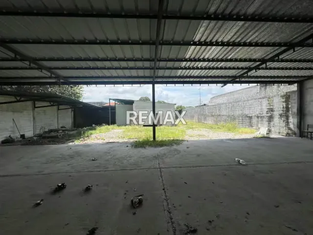 Local Comercial con Amplio Terreno en el Centro de Acarigua - 4