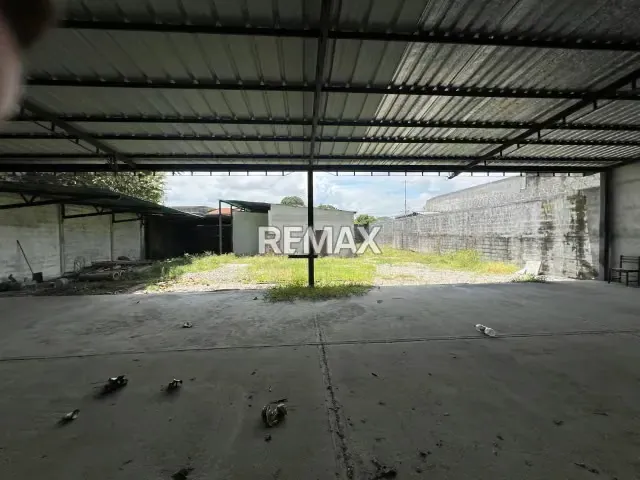 Local Comercial con Amplio Terreno en el Centro de Acarigua - 5