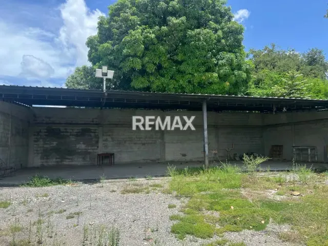 Local Comercial con Amplio Terreno en el Centro de Acarigua - 8