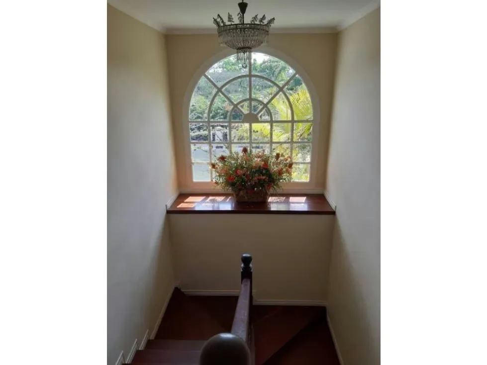 Se vende casa La Lagunita 1.000 m² 5H+2S/7B/8PE - 9