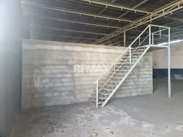 EN VENTA GALPON CON OFICINAS COMERCIALES