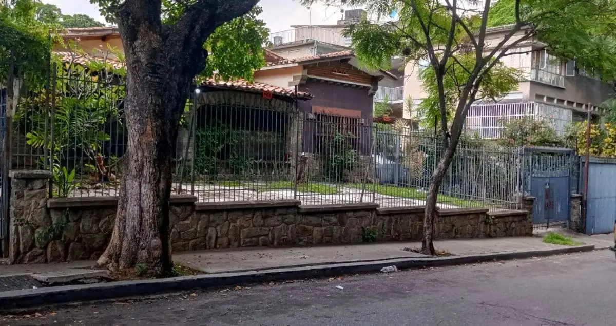 CS - VENTA CASA POR REMODELAR. URB. EL BOSQUE. CHACAO NEGOCIABLE - 2