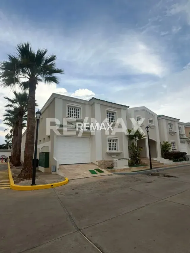 Townhouse en Oasis Garden Village en venta