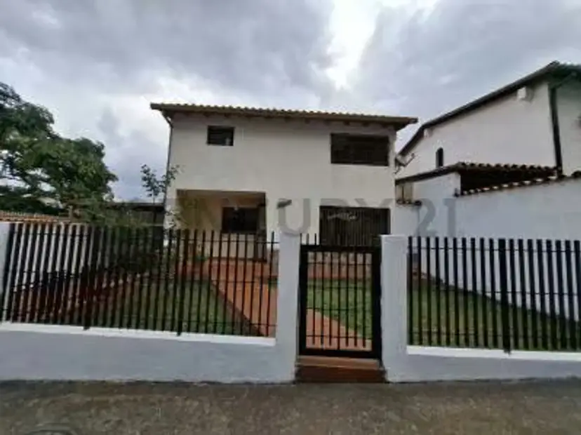 Hermosa Casa en Venta 146mts2 Urb Las Guamas Los Teques