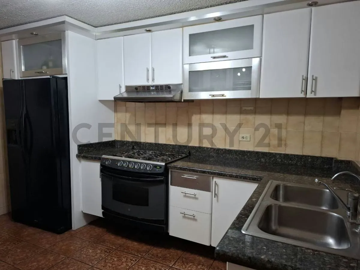 Hermosa Casa en Venta 146mts2 Urb Las Guamas Los Teques - 2