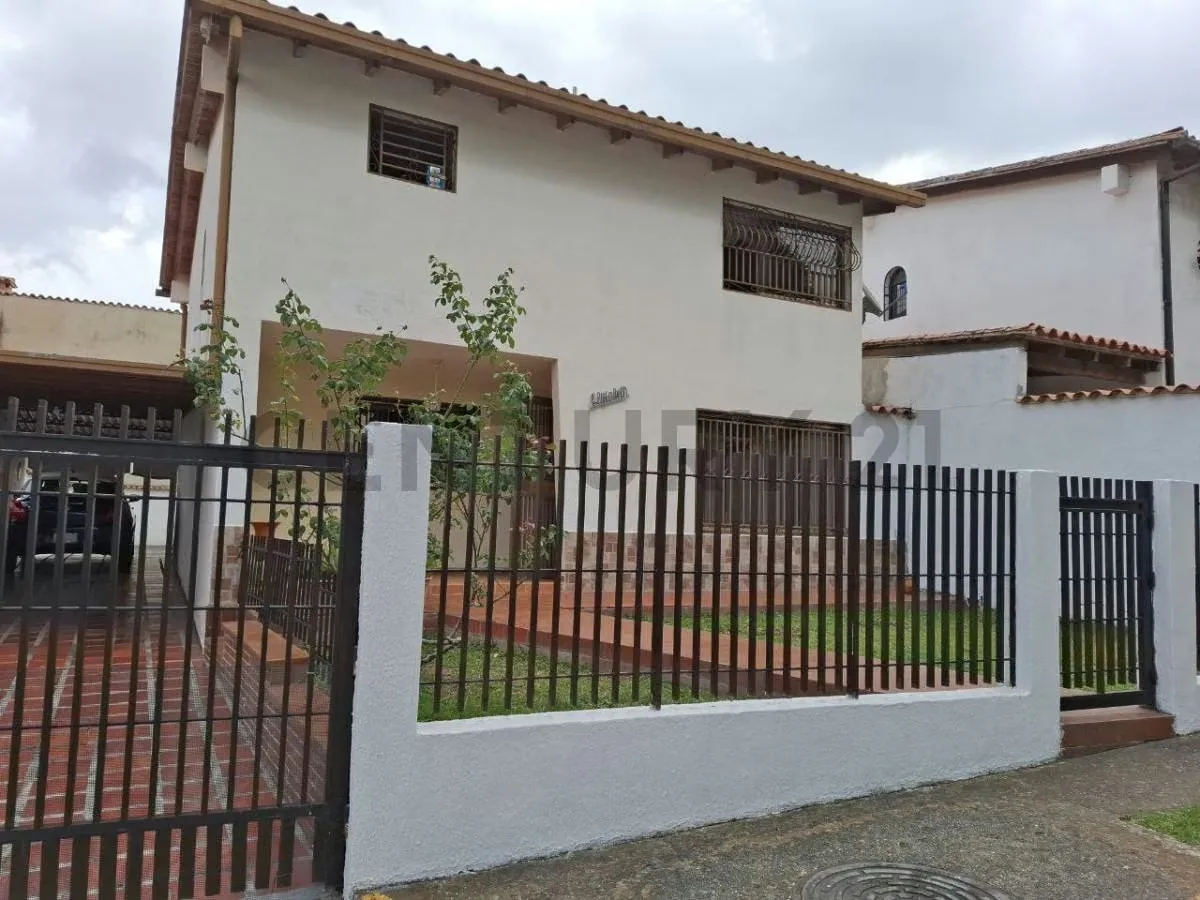 Hermosa Casa en Venta 146mts2 Urb Las Guamas Los Teques - 3