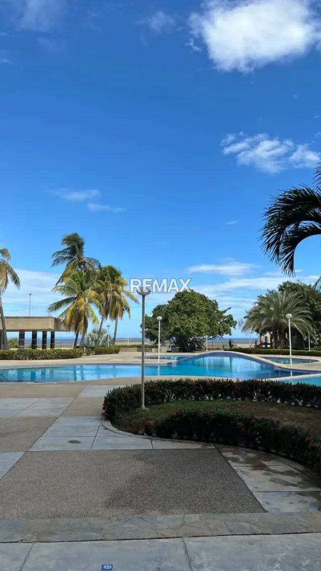 Se alquila apartamento en playa grande - 2